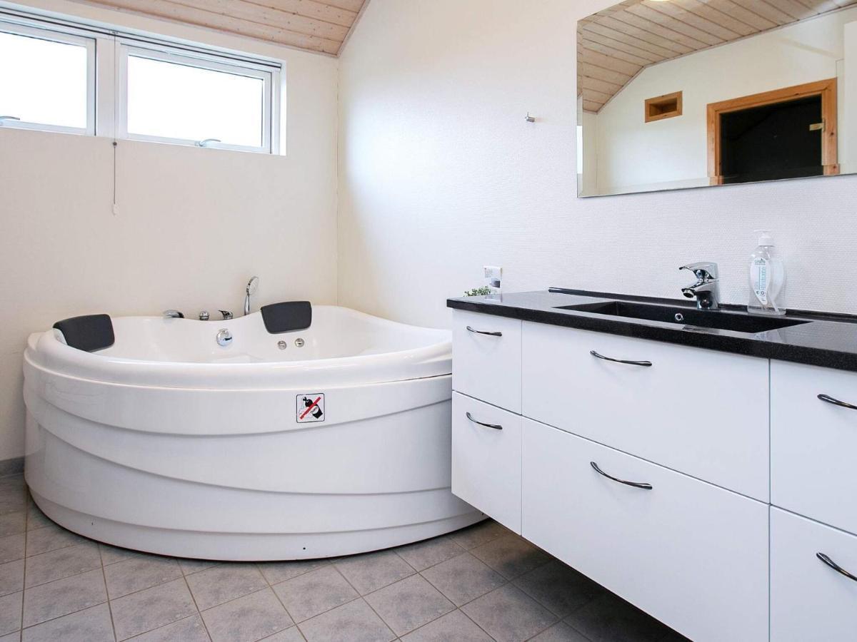 6 Person Holiday Home In V Ggerl Se Bøtø By Esterno foto